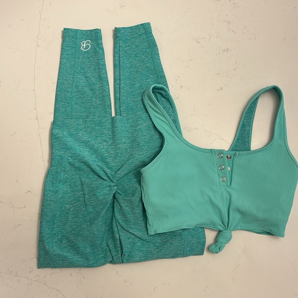 Turquoise Blue Tie Top & Scrunch Butt Leggings size small - Picture 5 of 9